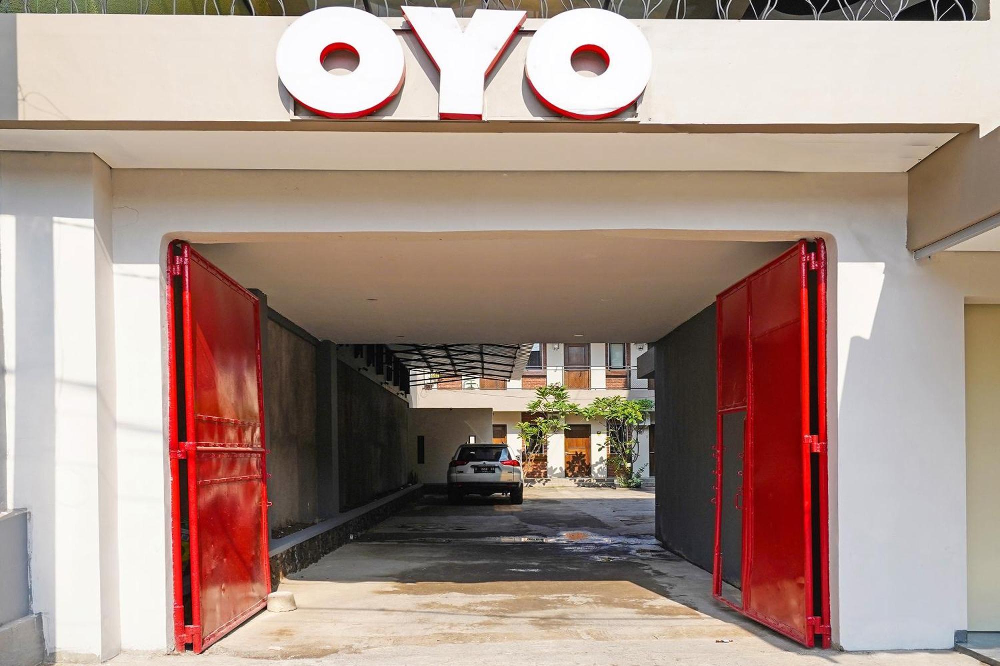 ホテル Oyo 1898 ルイズ プレイス チアンジュール エクステリア 写真